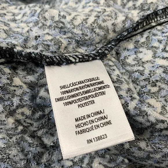 IDYLLWIND Shirt Womens Small Button Up Blouse Top Geometric Blue White - Picture 8 of 8